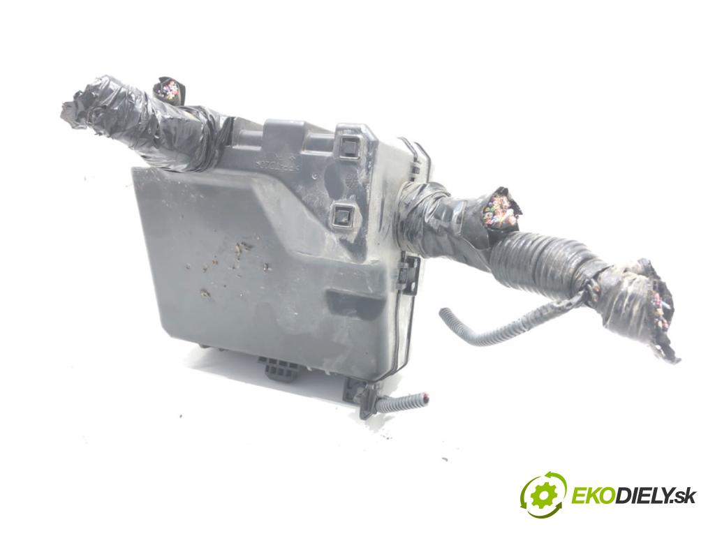 MITSUBISHI ASX SUV 2014 110 kW 1.8 DI-D 4WD 1798 skříňka poistková  (Pojistkové skříňky)