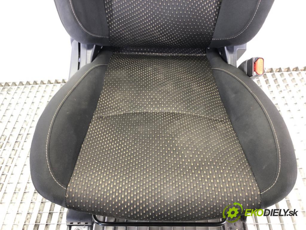 MITSUBISHI ASX SUV 2014 110 kW 1.8 DI-D 4WD 1798 Sedadlo pravy predný