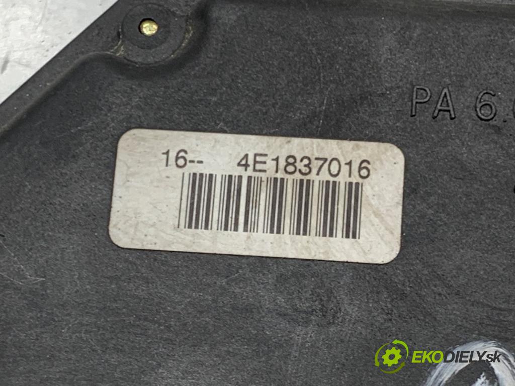 AUDI A3 8P liftback 2003 75 kW 1.6 1595 zámok dveře pravý přední část 4E1837016