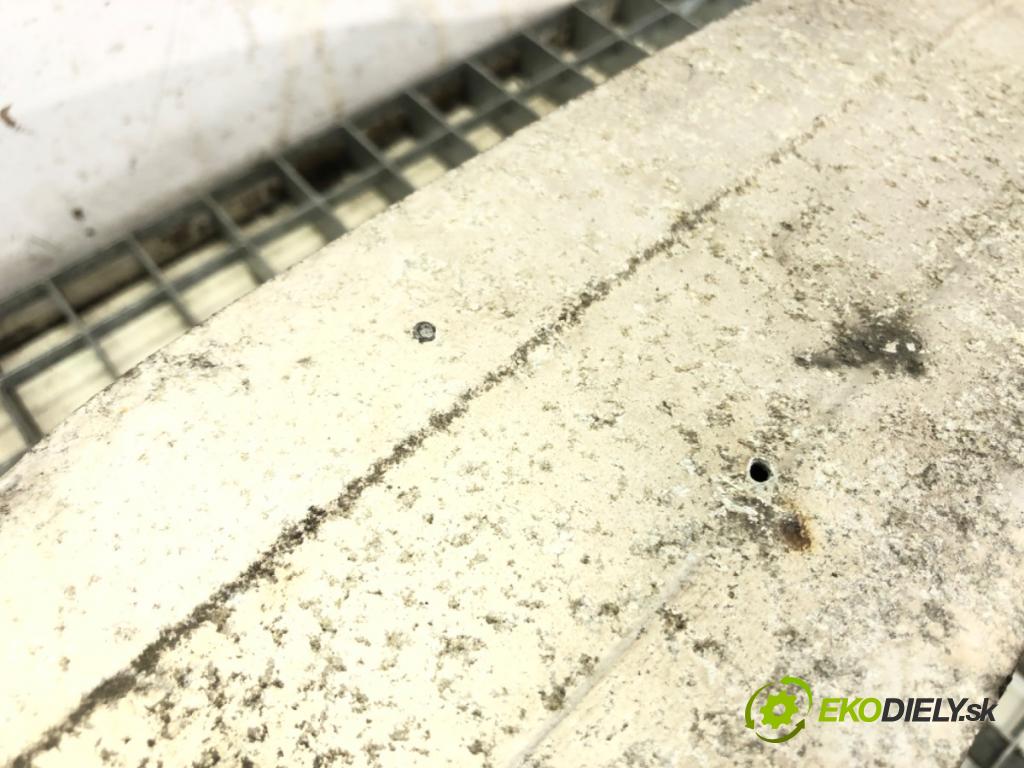 AUDI A3 8P liftback 2003 75 kW 1.6 1595 výztuha nárazníka přední část  (Výztuhy přední)