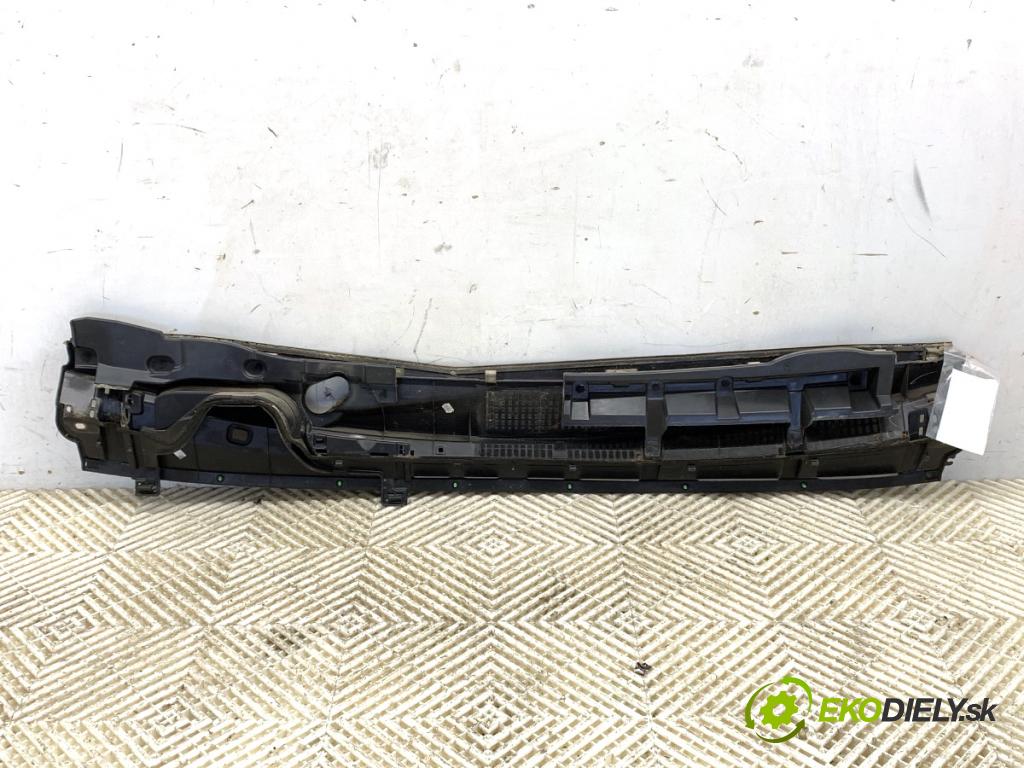 TOYOTA YARIS III liftback 2013 51 kW 1.0 (KSP130_) 998 torpédo plast pod čelní okno 55708-0D080 (Torpéda)