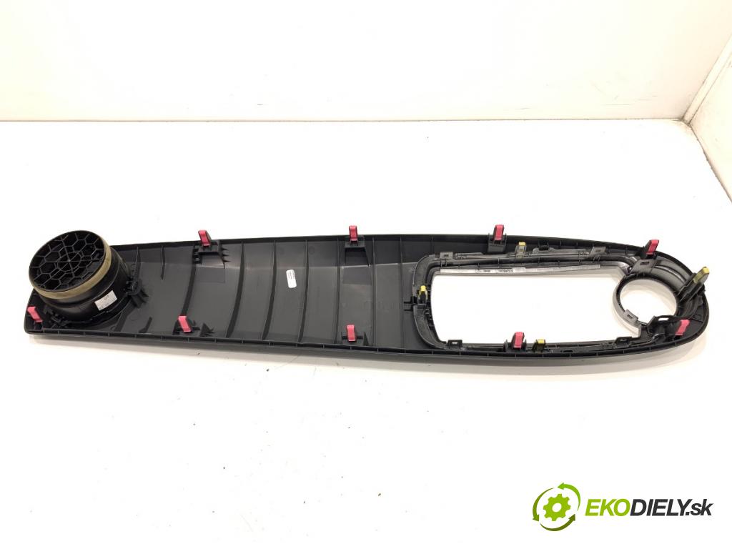 TOYOTA YARIS III liftback 2013 51 kW 1.0 (KSP130_) 998 lišty kryt 55470-0D040 (Lišta)