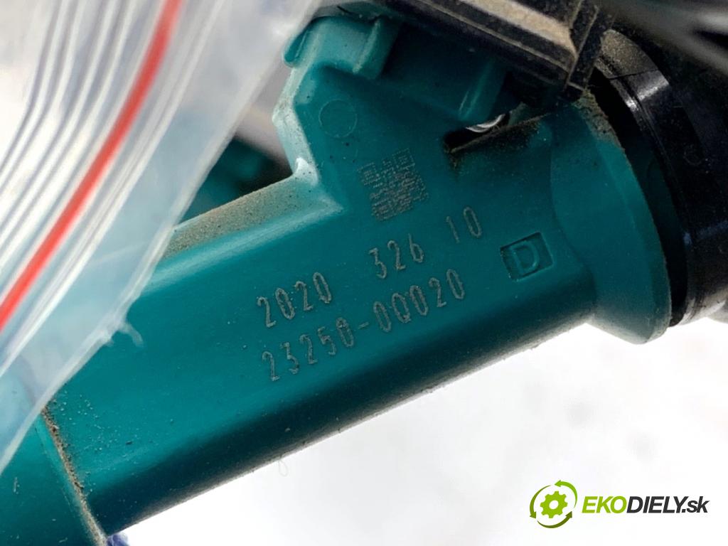 TOYOTA YARIS III liftback 2013 51 kW 1.0 (KSP130_) 998 Lišta vstrekovacia 23250-0Q020 (Vstrekovacia lišta)