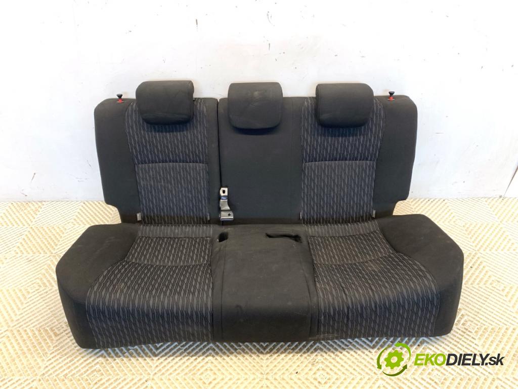 TOYOTA YARIS III liftback 2013 51 kW 1.0 (KSP130_) 998 Sedadlo druhý rad 