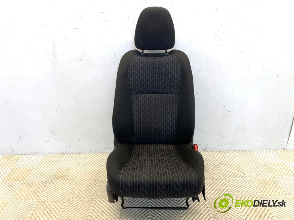 TOYOTA YARIS III liftback 2013 51 kW 1.0 (KSP130_) 998 Sedadlo pravy predný 