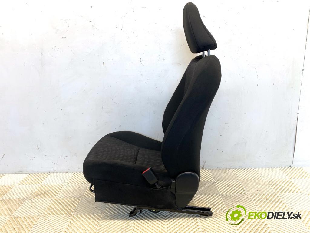 TOYOTA YARIS III liftback 2013 51 kW 1.0 (KSP130_) 998 Sedadlo pravy predný