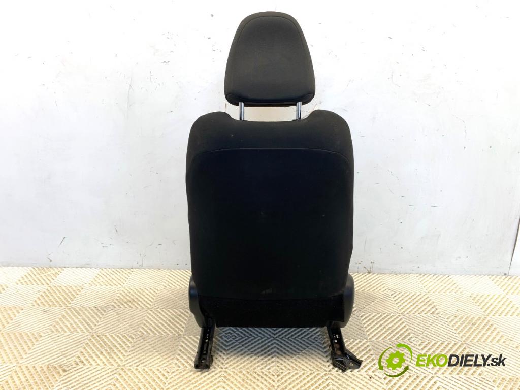 TOYOTA YARIS III liftback 2013 51 kW 1.0 (KSP130_) 998 Sedadlo pravy predný