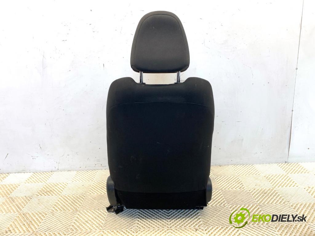 TOYOTA YARIS III liftback 2013 51 kW 1.0 (KSP130_) 998 Sedadlo ľavy predný
