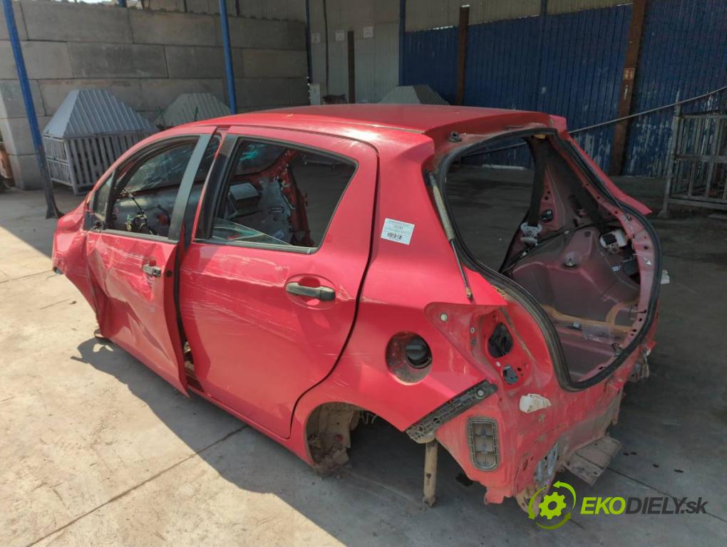 TOYOTA YARIS III liftback 2013 51 kW 1.0 (KSP130_) 998 KAROSERIA ČTVRŤÁK blatník zadní část levý pravý práh střecha PODŁUŻNICA levý pravý 