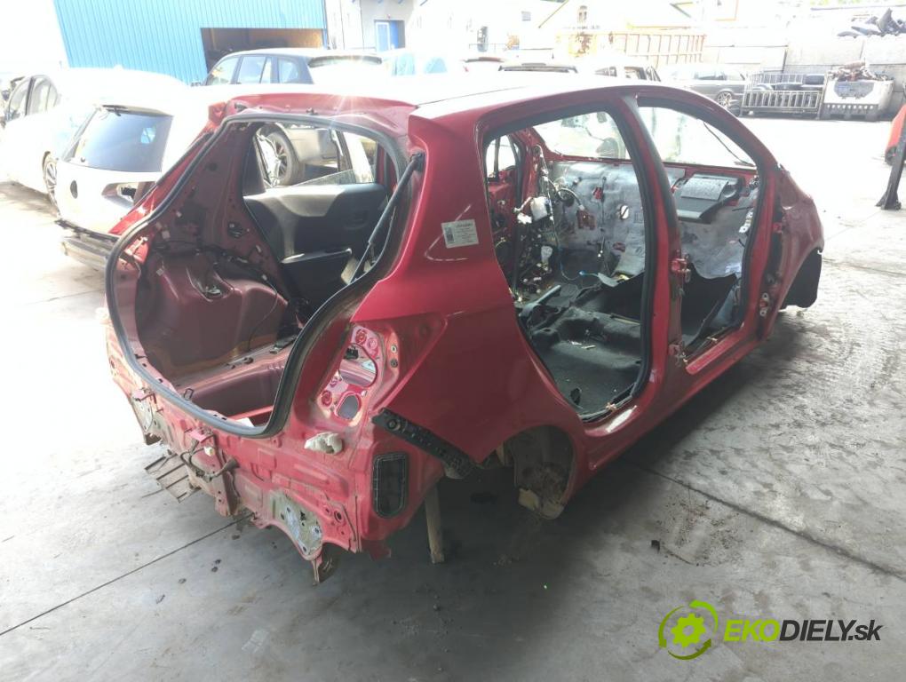 TOYOTA YARIS III liftback 2013 51 kW 1.0 (KSP130_) 998 KAROSERIA ČTVRŤÁK blatník zadní část levý pravý práh střecha PODŁUŻNICA levý pravý
