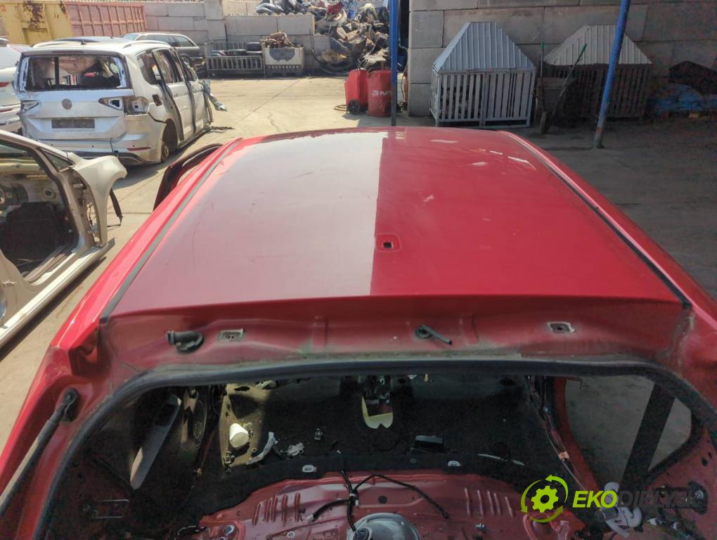 TOYOTA YARIS III liftback 2013 51 kW 1.0 (KSP130_) 998 KAROSERIA ČTVRŤÁK blatník zadní část levý pravý práh střecha PODŁUŻNICA levý pravý