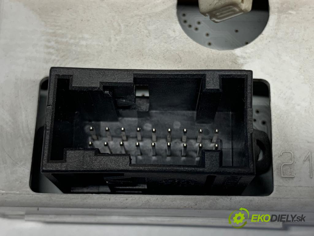 PEUGEOT 807 Nadwozie pełne/minivan 2004 79 kW 2.0 HDi (EBRHMEF) 1997 Dislpej 1495869077 (Prístrojová doska)