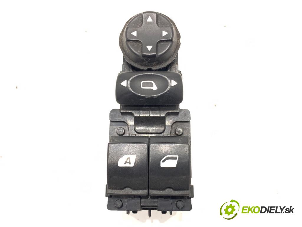 PEUGEOT 208 I liftback 2012 68 kW 1.6 HDi 1560 Prepínač okien 96758211ZD (Prepínacie páčky pod volantom)