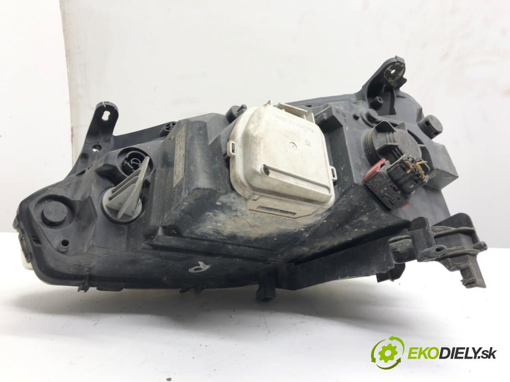 OPEL CORSA C liftback 2004 92 kW 1.8 (F08, F68) 1796 světlomet pravý přední část