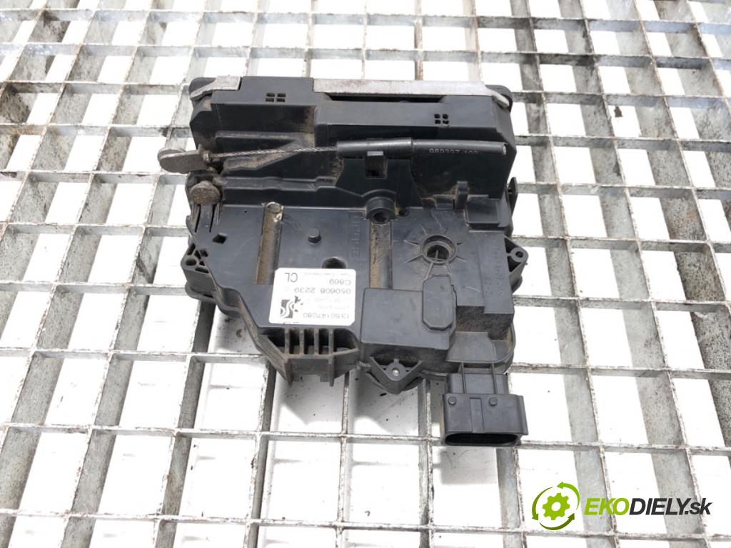 PEUGEOT BOXER I Autobus 2008 88 kW 2.2 HDi 120 2198 zámok dveře pravý přední část 1350147080