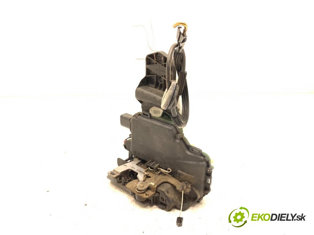 VW PASSAT B5 FL Kombi 2002 74 kW 1.9 TDI 1896 zámok dveře levý zadní část 