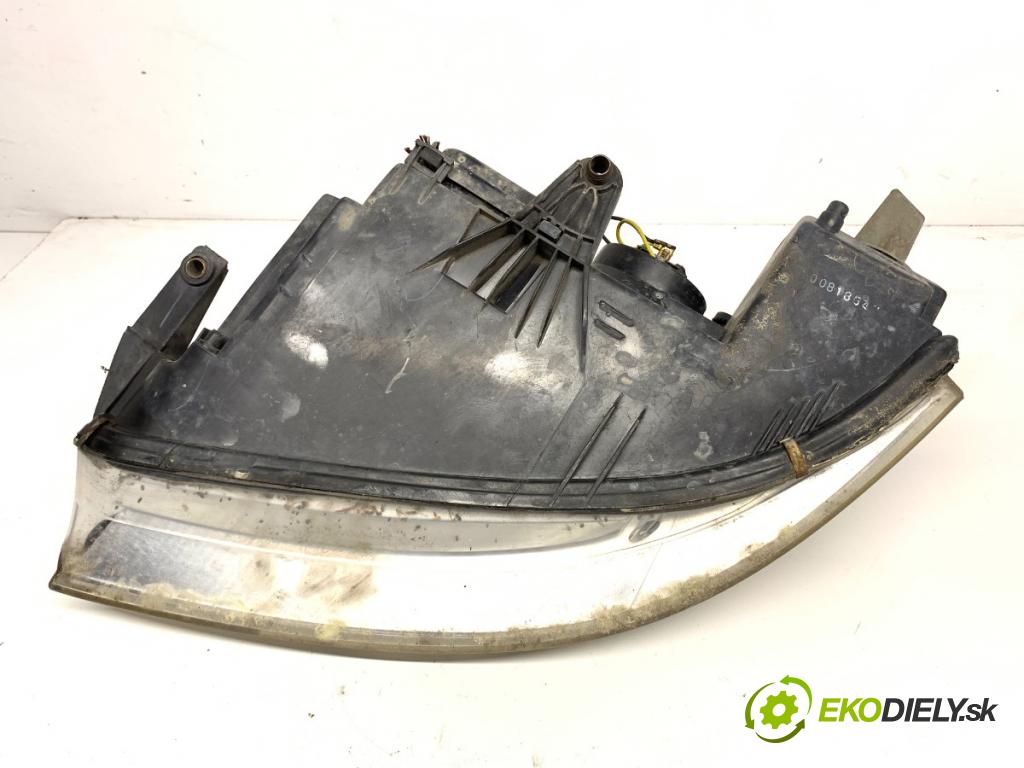 VW PASSAT B5 FL Kombi 2002 74 kW 1.9 TDI 1896 světlomet pravý přední část