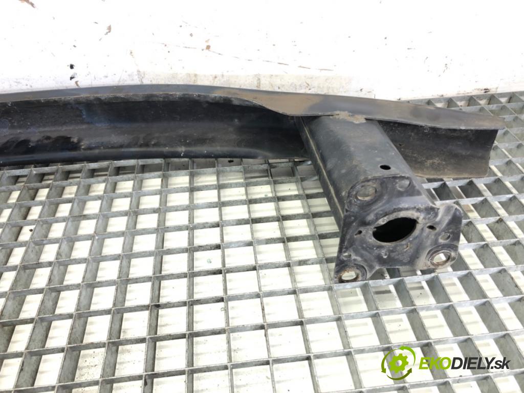 VW PASSAT B5 FL Kombi 2002 74 kW 1.9 TDI 1896 výztuha nárazníka přední část  (Výztuhy přední)