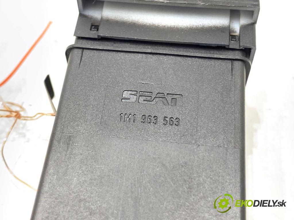SEAT LEON I liftback 2000 132 kW 1.8 20V T 1781 Prepínač ohrievania, vyhrievania sedačky 1M1063563 (Prepínacie páčky pod volantom)