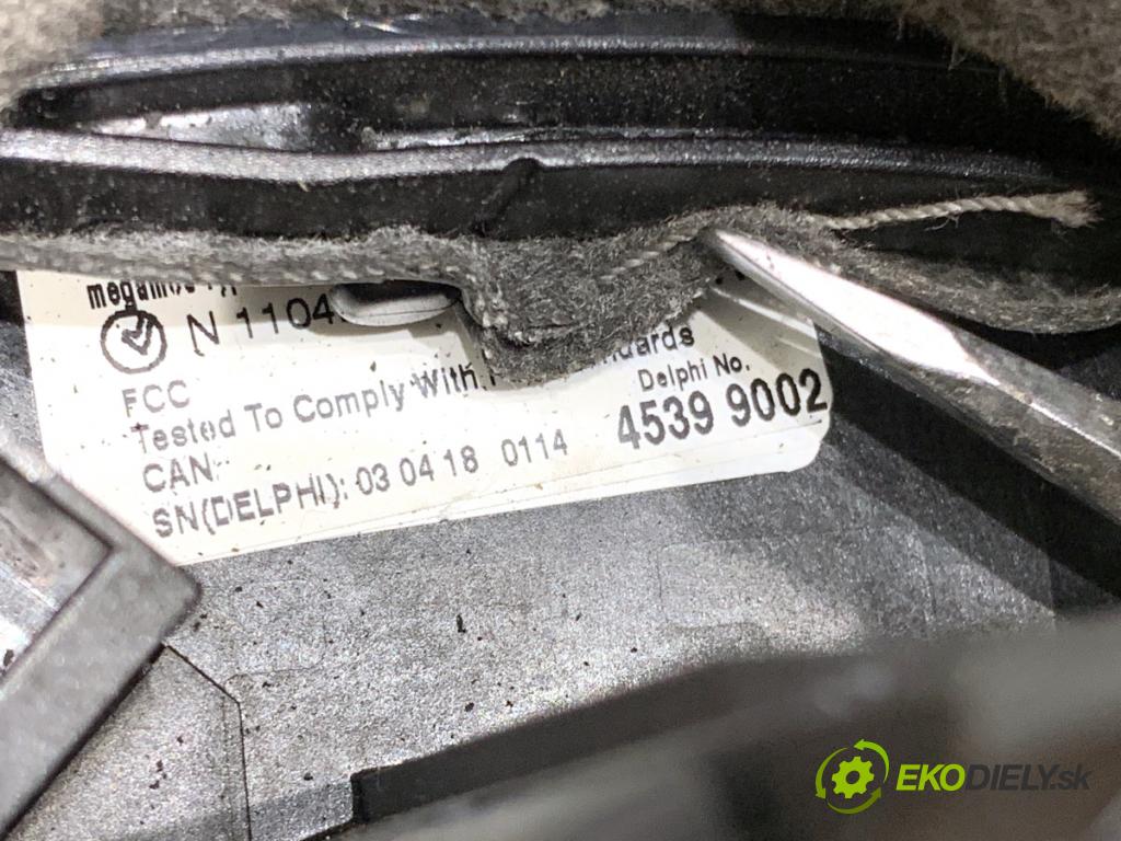 SAAB 9-3 sedan 2003 110 kW 1,8t 1998 Prepínač kombinovaný 45399002 (Prepínacie páčky pod volantom)