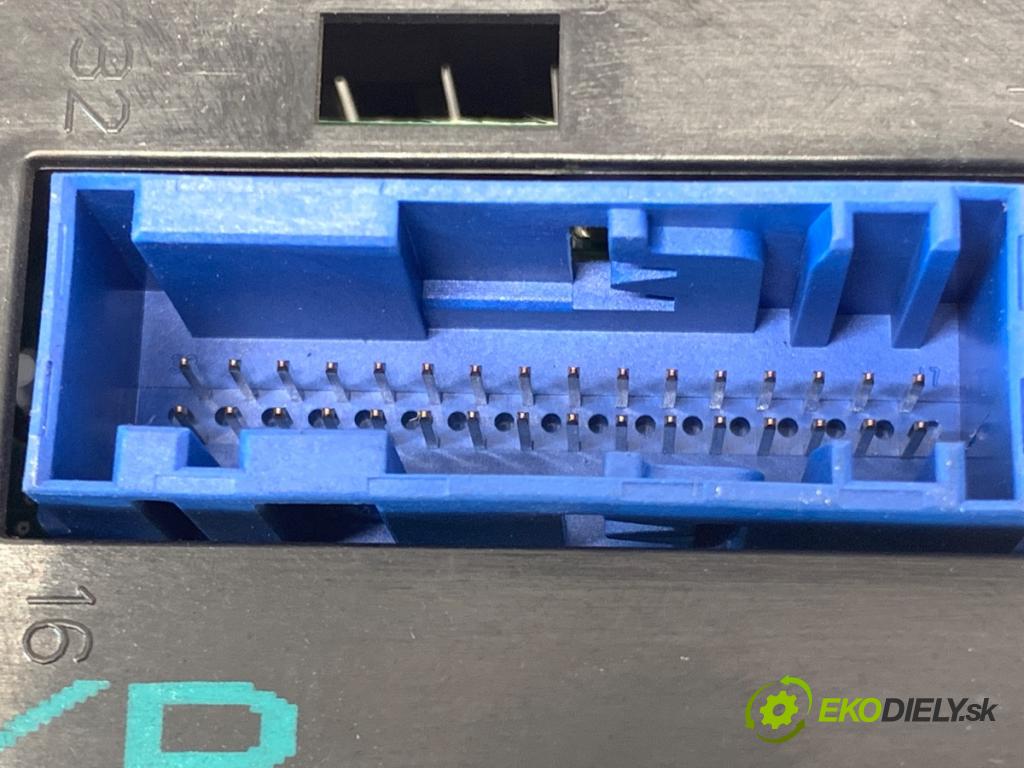 OPEL ASTRA H liftback 2004 74 kW 1.7 CDTI (L48) 1686 Dislpej 13111163 (Prístrojová doska)