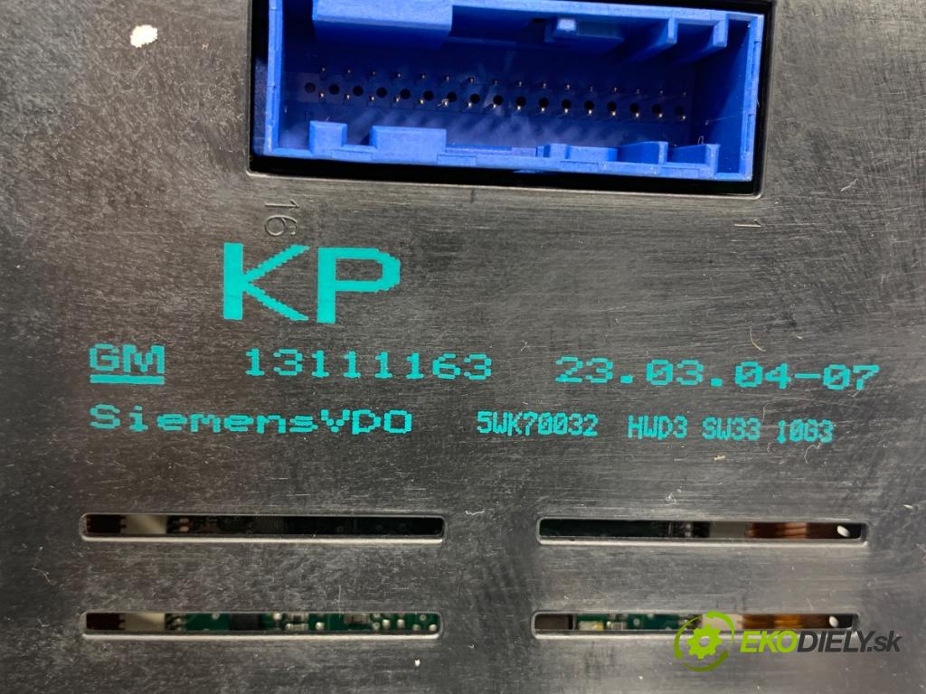 OPEL ASTRA H liftback 2004 74 kW 1.7 CDTI (L48) 1686 Dislpej 13111163 (Prístrojová doska)