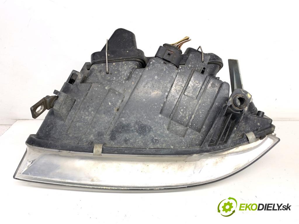 AUDI A6 C5 Kombi 1998 110 kW 2.5 TDI 2496 Svetlomet pravy predný 08-141-1102R