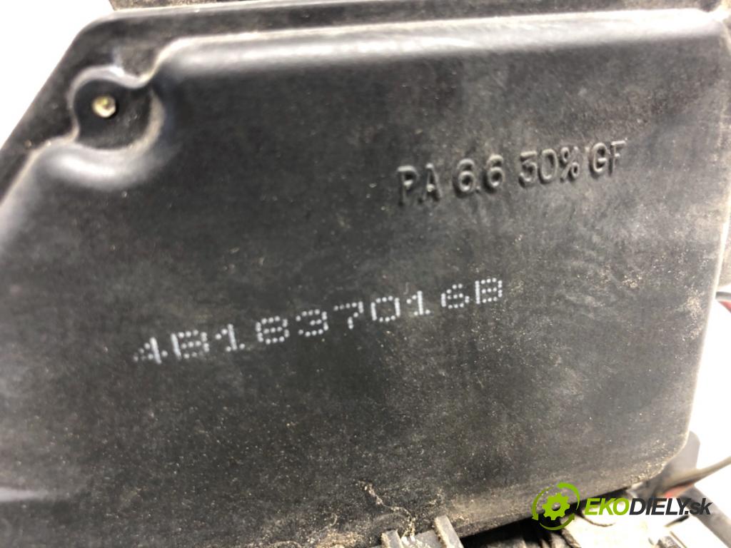 AUDI A6 C5 Kombi 1998 110 kW 2.5 TDI 2496 zámok dveře pravý přední část 4B1837016B