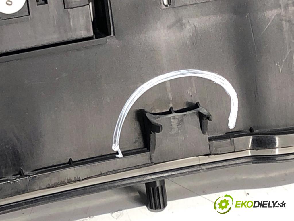 AUDI A6 C5 Kombi 1998 110 kW 2.5 TDI 2496 Prístrojovka 4B0919860E (Prístrojová doska)