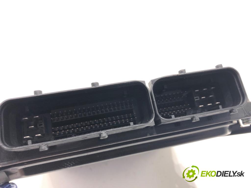 MAZDA 5 II nadwozie wielkoprzestrzenne (MPV) 2007 81 kW 2.0 CD (CR19) 1998 riadiaca jednotka Motor RF7N18881N (Riadiaca jednotka)