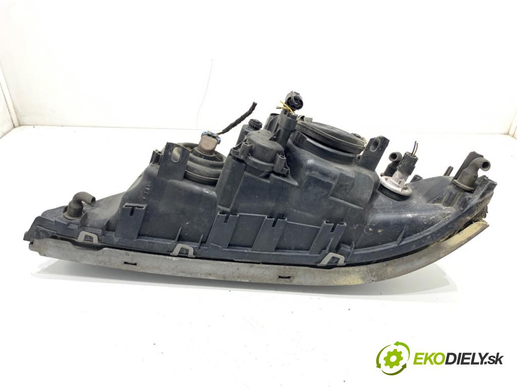 BMW E39 Kombi 2002 142 kW 530 d 2926 světlomet pravý přední část XENON