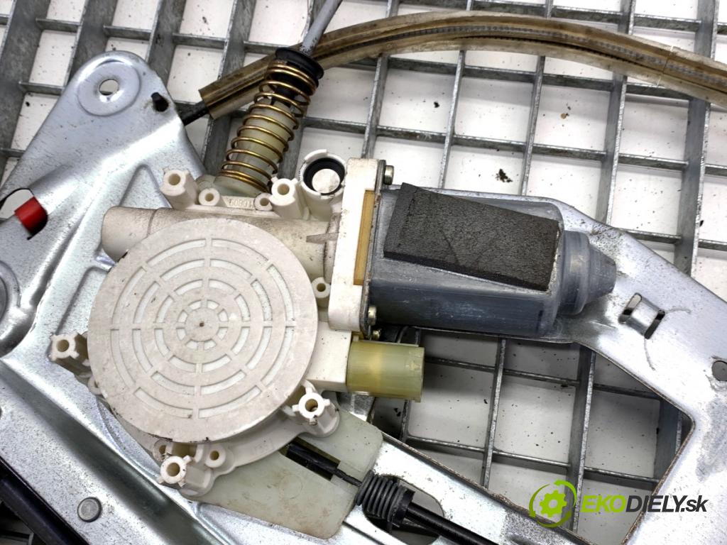 BMW E39 Kombi 2002 142 kW 530 d 2926 mechanismus okna levý přední část