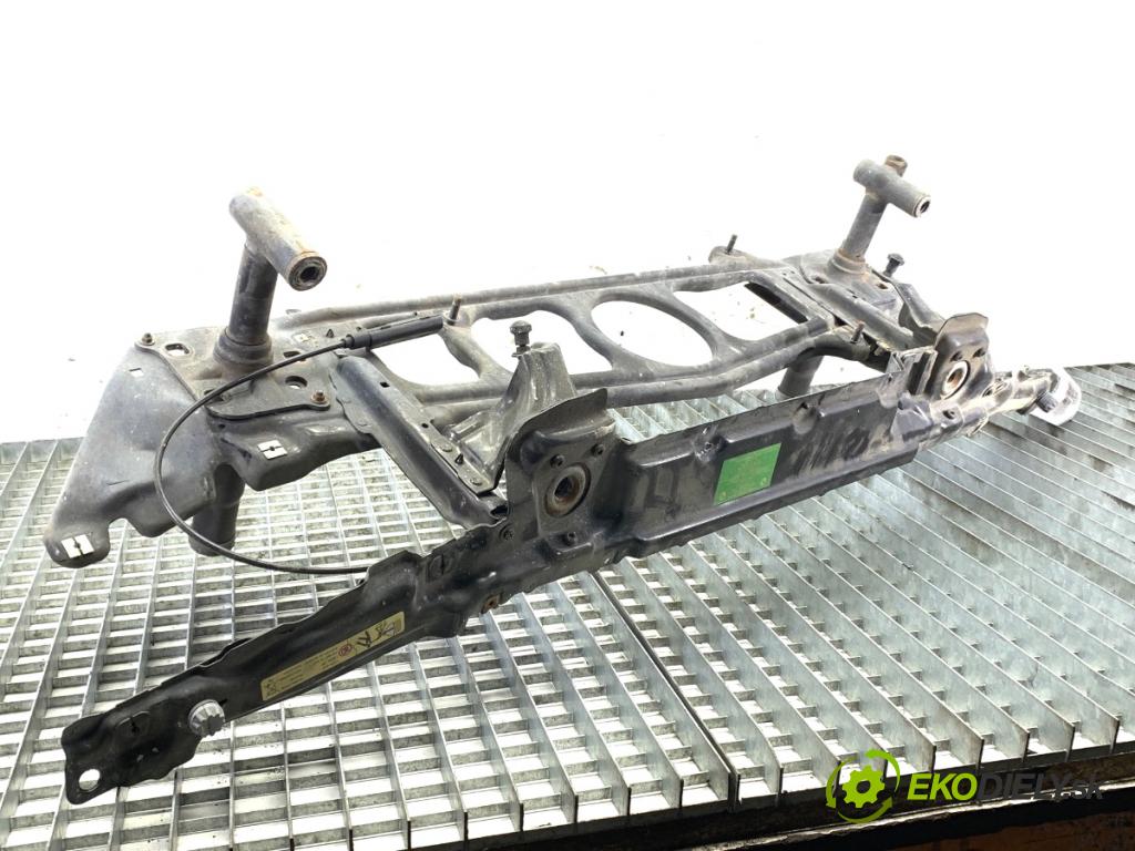 BMW E39 Kombi 2002 142 kW 530 d 2926 držák přední část  (Výztuhy přední)