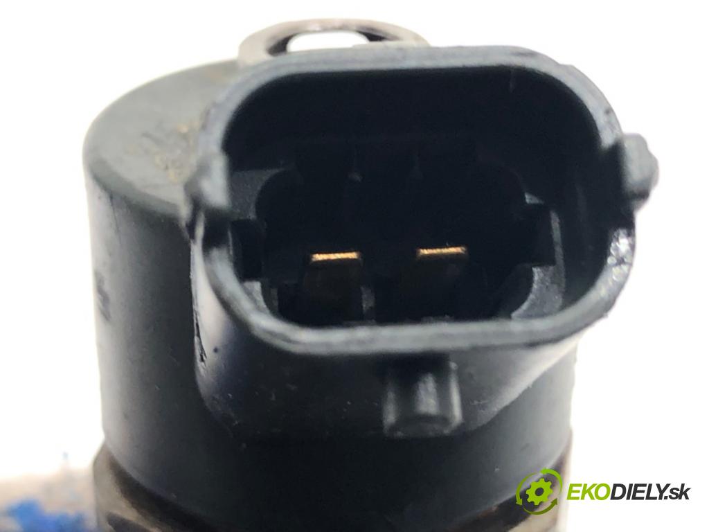 BMW E39 Kombi 2002 142 kW 530 d 2926 vstrekovač 7785984 (Vstrekovač paliva)