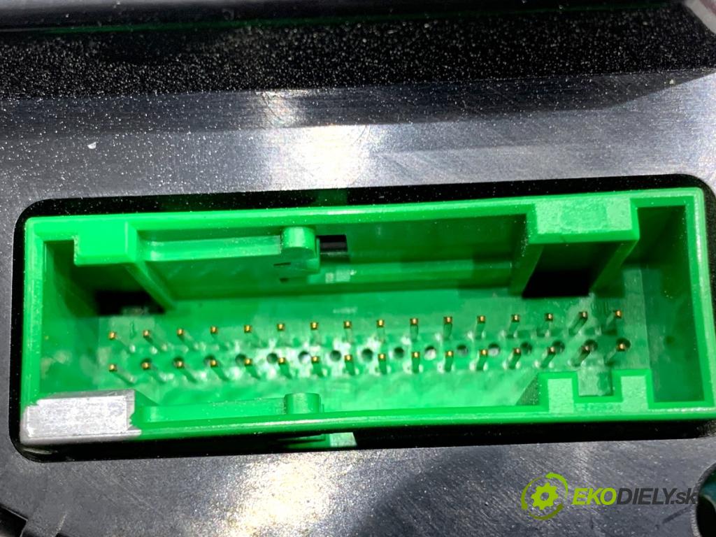 AUDI A4 B6 sedan 2001 74 kW 1.9 TDI 1896 Prístrojovka 8E0920900E (Prístrojová doska)