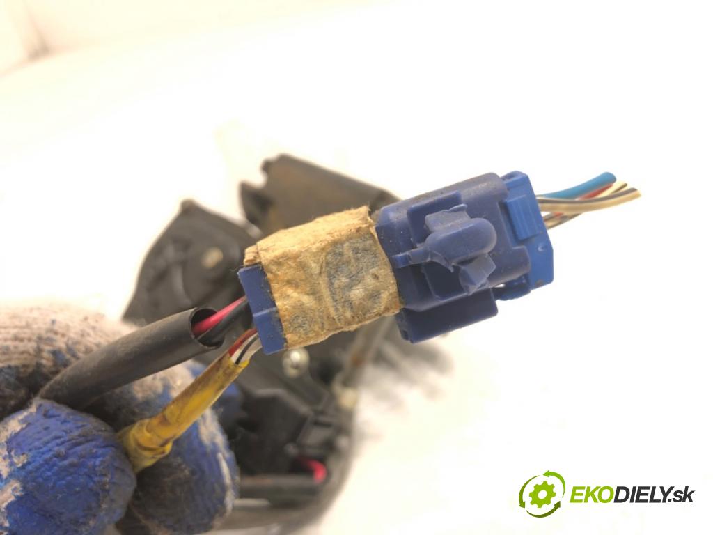 TOYOTA AVENSIS T25 Kombi 2004 95 kW 1.8 (ZZT251_) 1794 zámok dverí zad