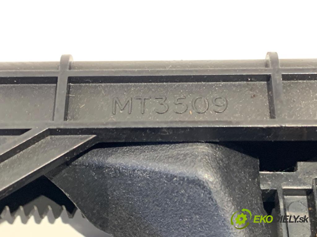 TOYOTA AVENSIS T25 Kombi 2004 95 kW 1.8 (ZZT251_) 1794 Držiak na nápoje  (Držiak (úchyt) na nápoje)