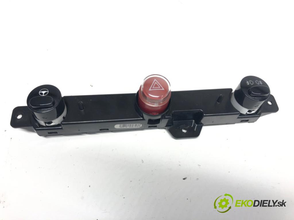 FIAT 500 liftback 2013 51 kW 1.2 (312AXA1A) 1242 spínač světel nouzových 735451108 (Ovládaní topení a přepínače)