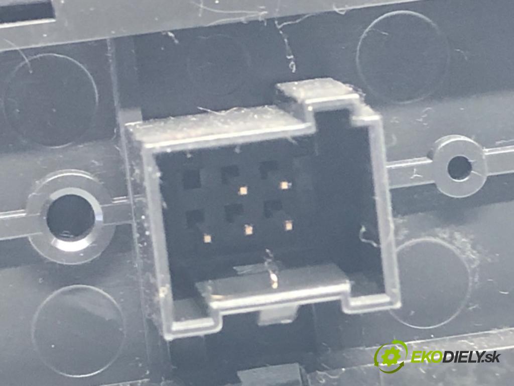 FIAT 500 liftback 2013 51 kW 1.2 (312AXA1A) 1242 spínač světel nouzových 735451108 (Ovládaní topení a přepínače)