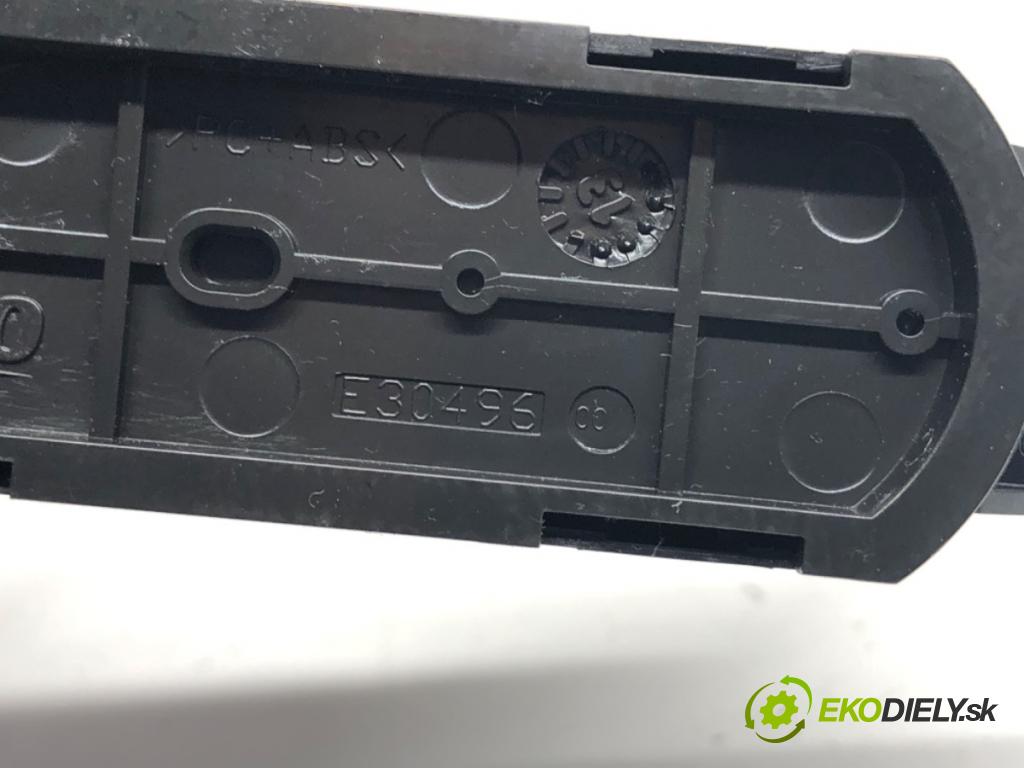 FIAT 500 liftback 2013 51 kW 1.2 (312AXA1A) 1242 spínač světel nouzových 735451108 (Ovládaní topení a přepínače)