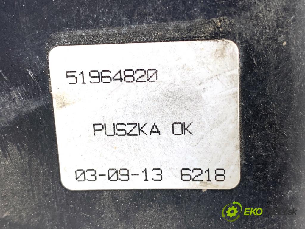 FIAT 500 liftback 2013 51 kW 1.2 (312AXA1A) 1242 skříňka poistková 51964820 (Pojistkové skříňky)