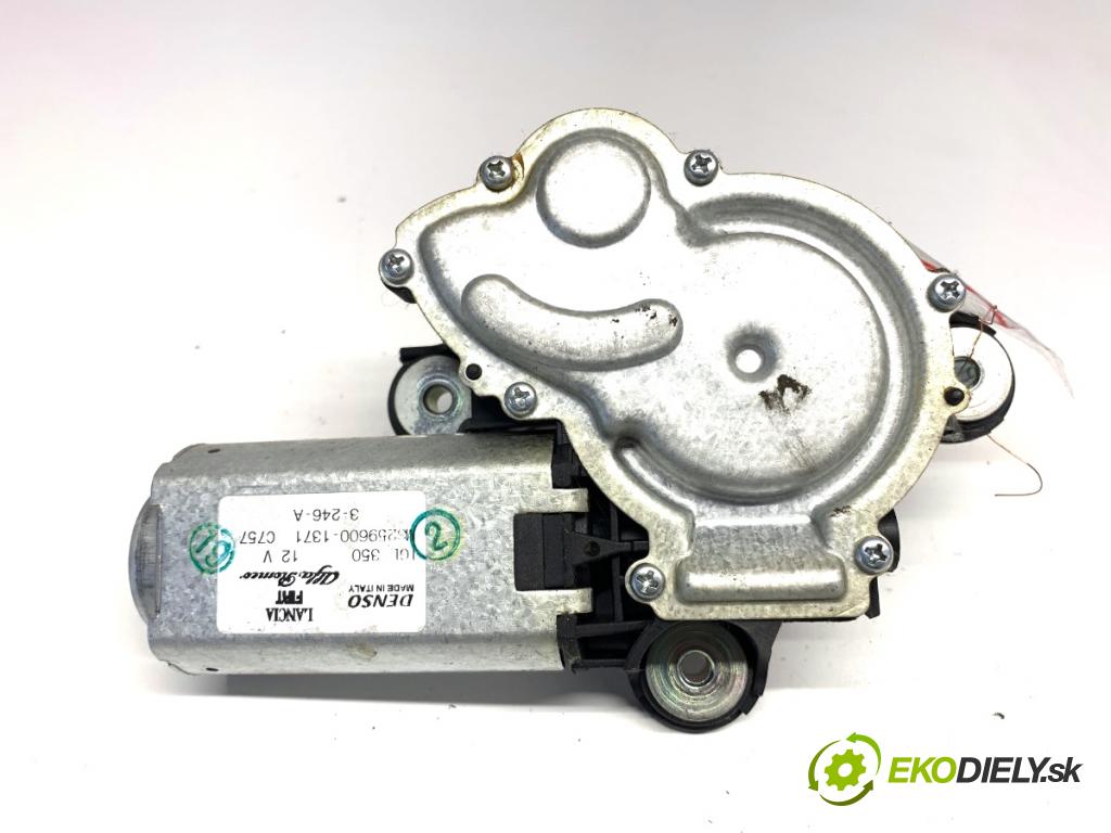 FIAT 500 liftback 2013 51 kW 1.2 (312AXA1A) 1242 motor stěračů zadní část MS259600-1371