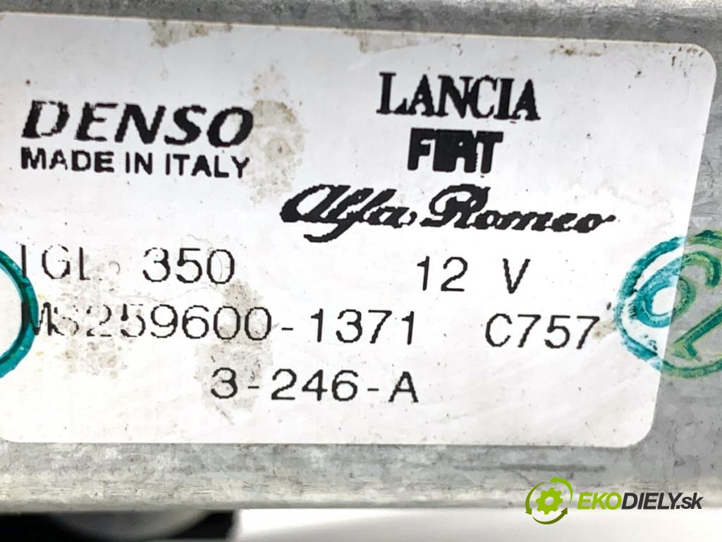 FIAT 500 liftback 2013 51 kW 1.2 (312AXA1A) 1242 motor stěračů zadní část MS259600-1371