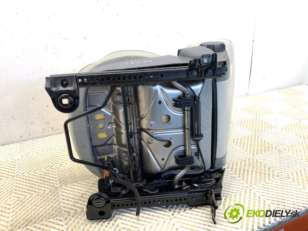 FIAT 500 liftback 2013 51 kW 1.2 (312AXA1A) 1242 Sedadlo pravy predný
