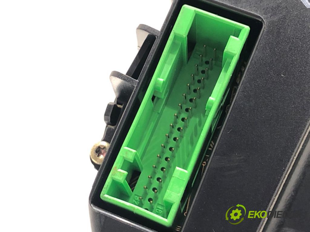 AUDI A3 8L liftback 1997 110 kW 1.8 T 1781 Prístrojovka 8L0919880A (Prístrojová doska)