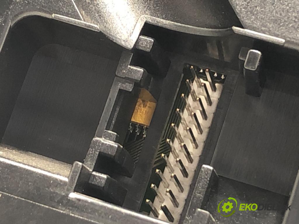 AUDI A3 8L liftback 1997 110 kW 1.8 T 1781 Prístrojovka 8L0919880A (Prístrojová doska)