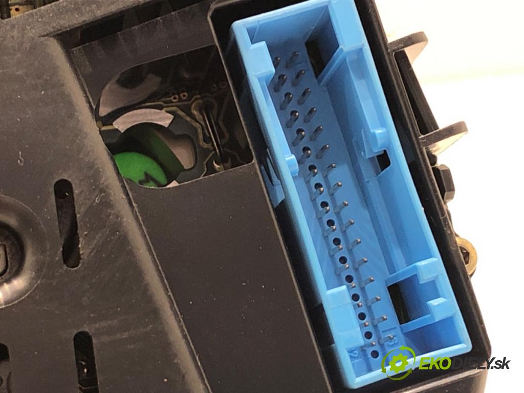 AUDI A3 8L liftback 1997 110 kW 1.8 T 1781 Prístrojovka 8L0919880A (Prístrojová doska)