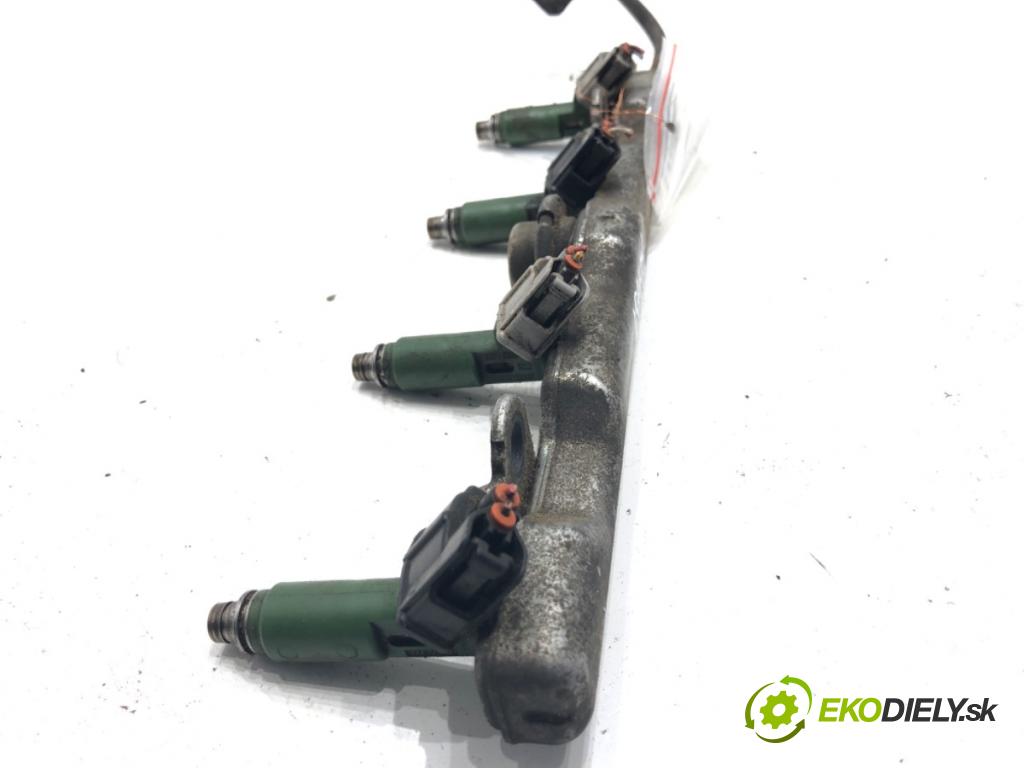 TOYOTA AVENSIS T25 liftback 2006 95 kW 1.8 (ZZT251_) 1794 Lišta vstrekovacia  (Vstrekovacia lišta)