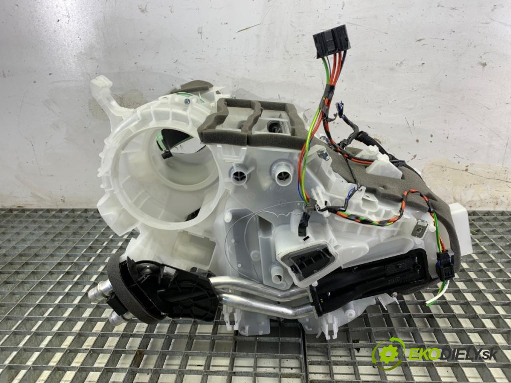 CITROEN C3 III liftback 2023 61 kW 1.2 PureTech 82 1199 topné těleso radiátor topení komplet KOMBAJN 9813920580 (Radiátory topení)