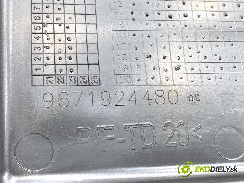 CITROEN C3 III liftback 2023 61 kW 1.2 PureTech 82 1199 skříňka poistková 9671924480 (Pojistkové skříňky)